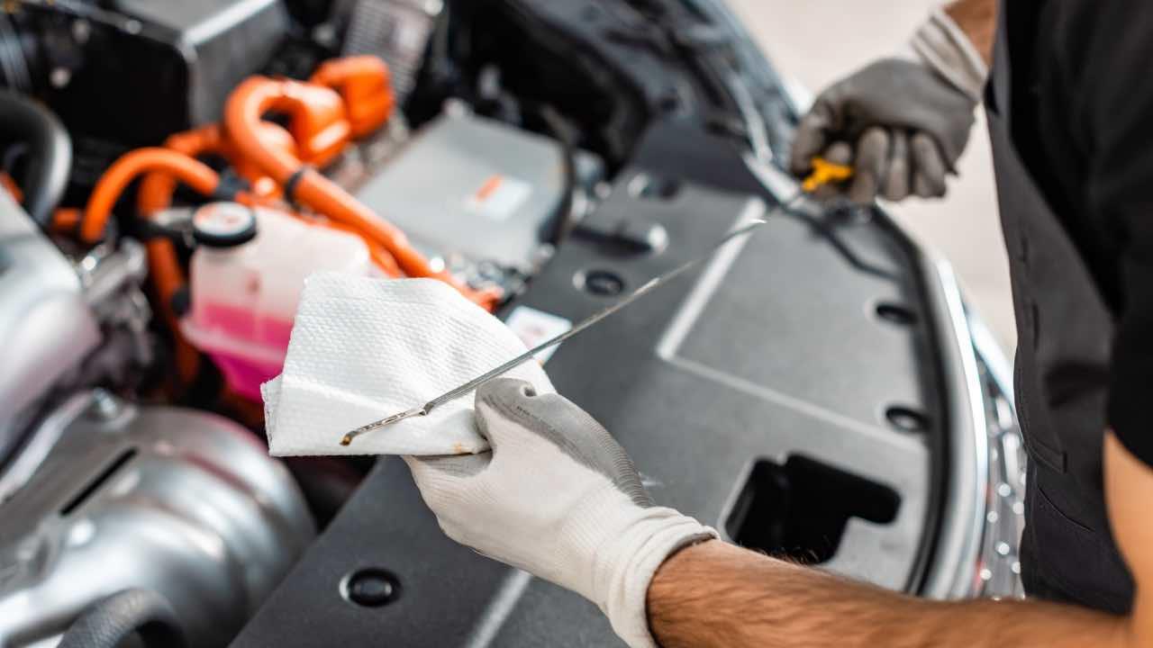 Verifica olio motore
