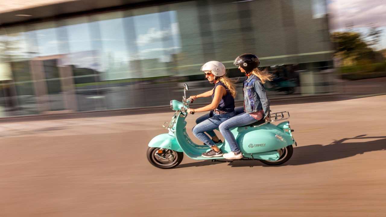 Giovani in scooter