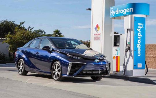 auto a idrogeno comprazione - life - tuttosuimotori.it