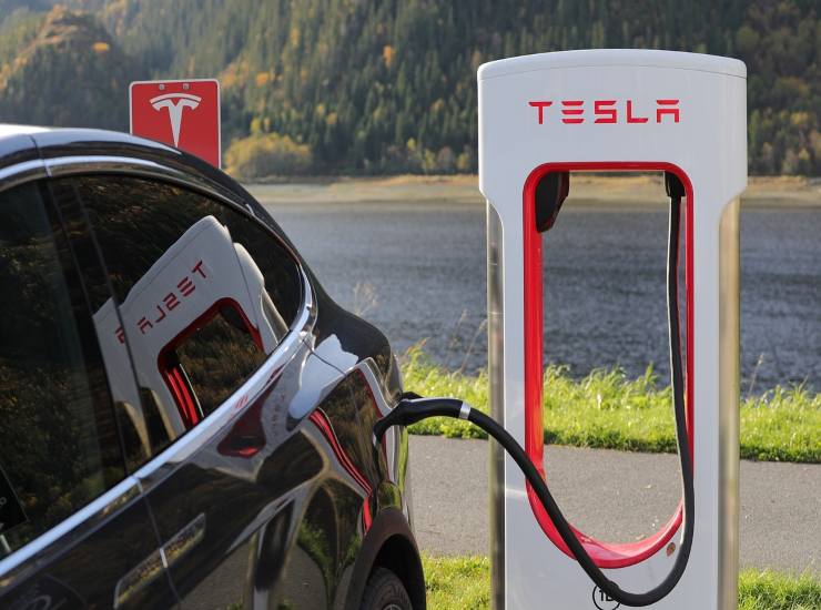 Tesla in ricarica