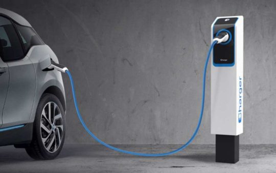 colonnine elettriche - depositphotos - tuttosuimotori.it