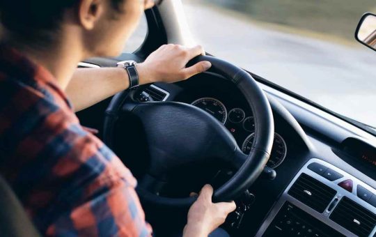 guidare auto crisi - depositphotos - tuttosuimotori.it