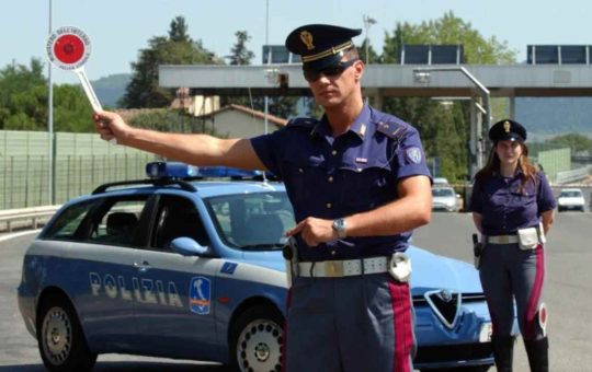 polizia posto di blocco - polizia - tuttosuimotori.it