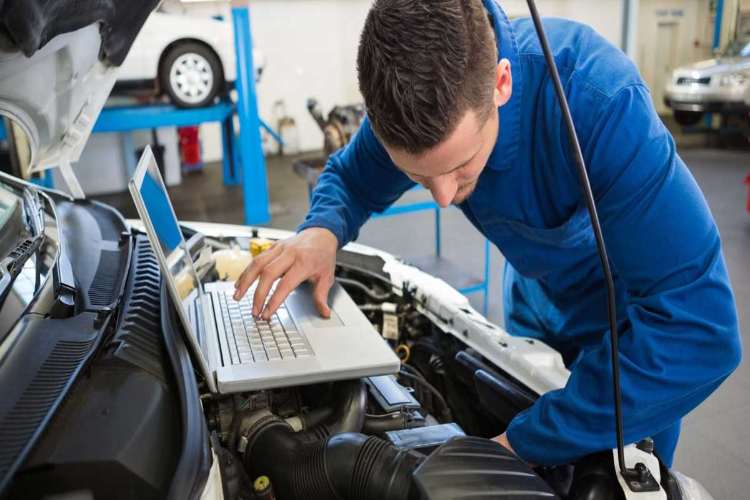 revisione auto - depositphotos - tuttosuimotori.it(1)